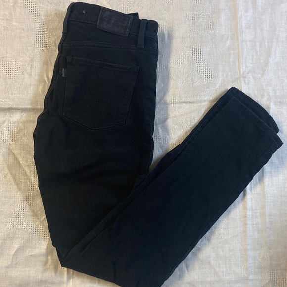 Black 311 Shaping Skinny Levi Jeans. Size 24. - Picture 1 of 3